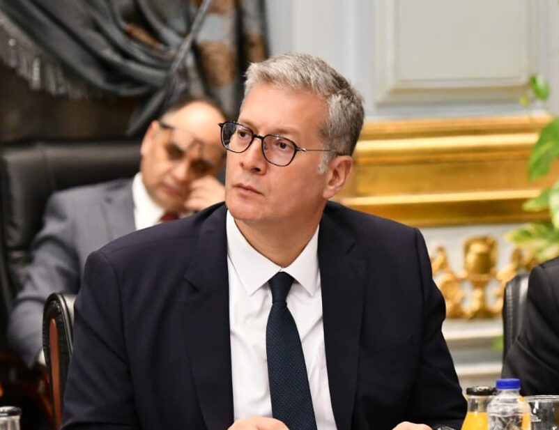 كريم بدوي يعلن 4 قرارات سارة للعمال في عيد البترول